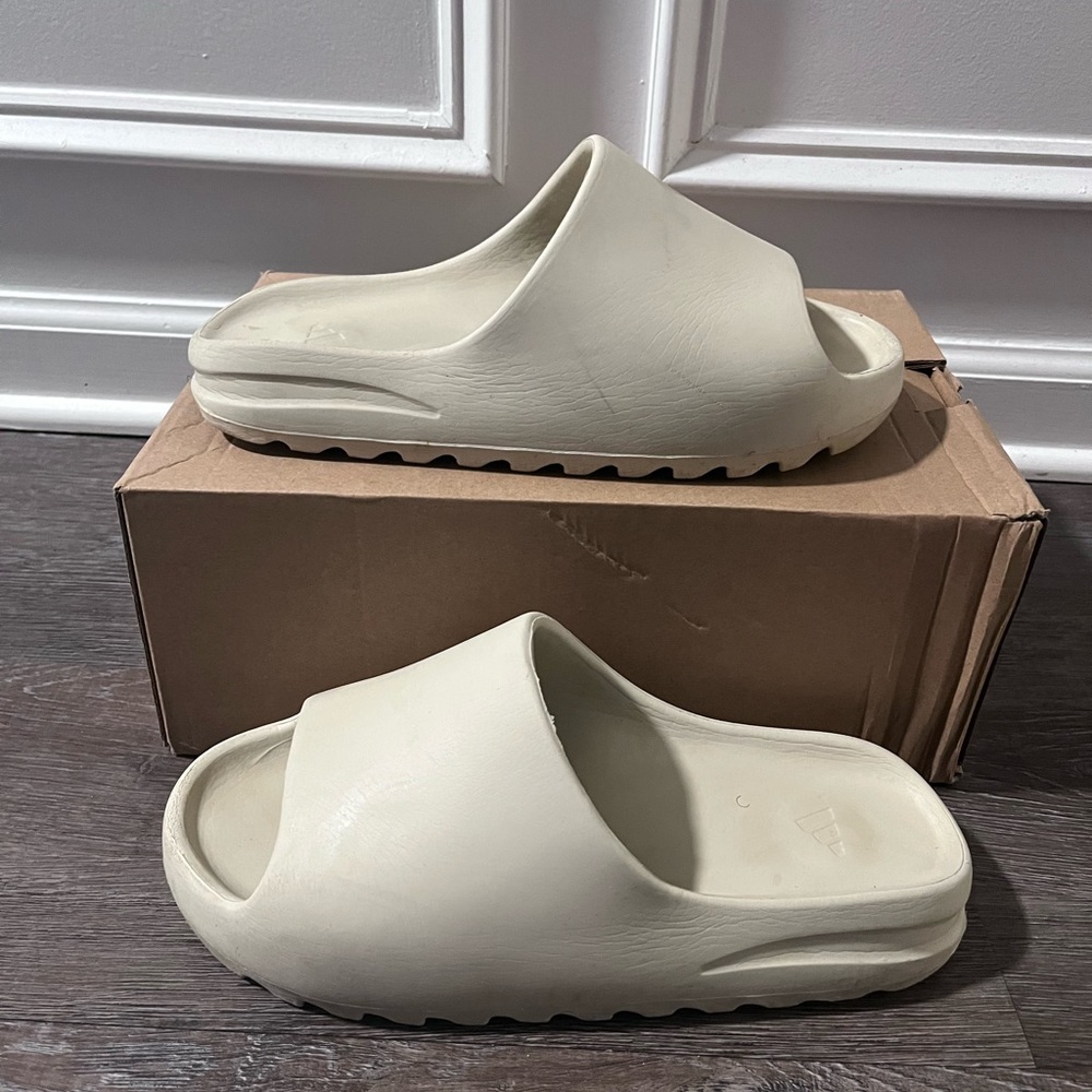 COPY - Yeezy slide “Bone” size 9